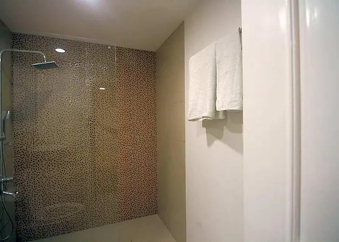 Reddoorz @ Casino Street Makati Apartamento